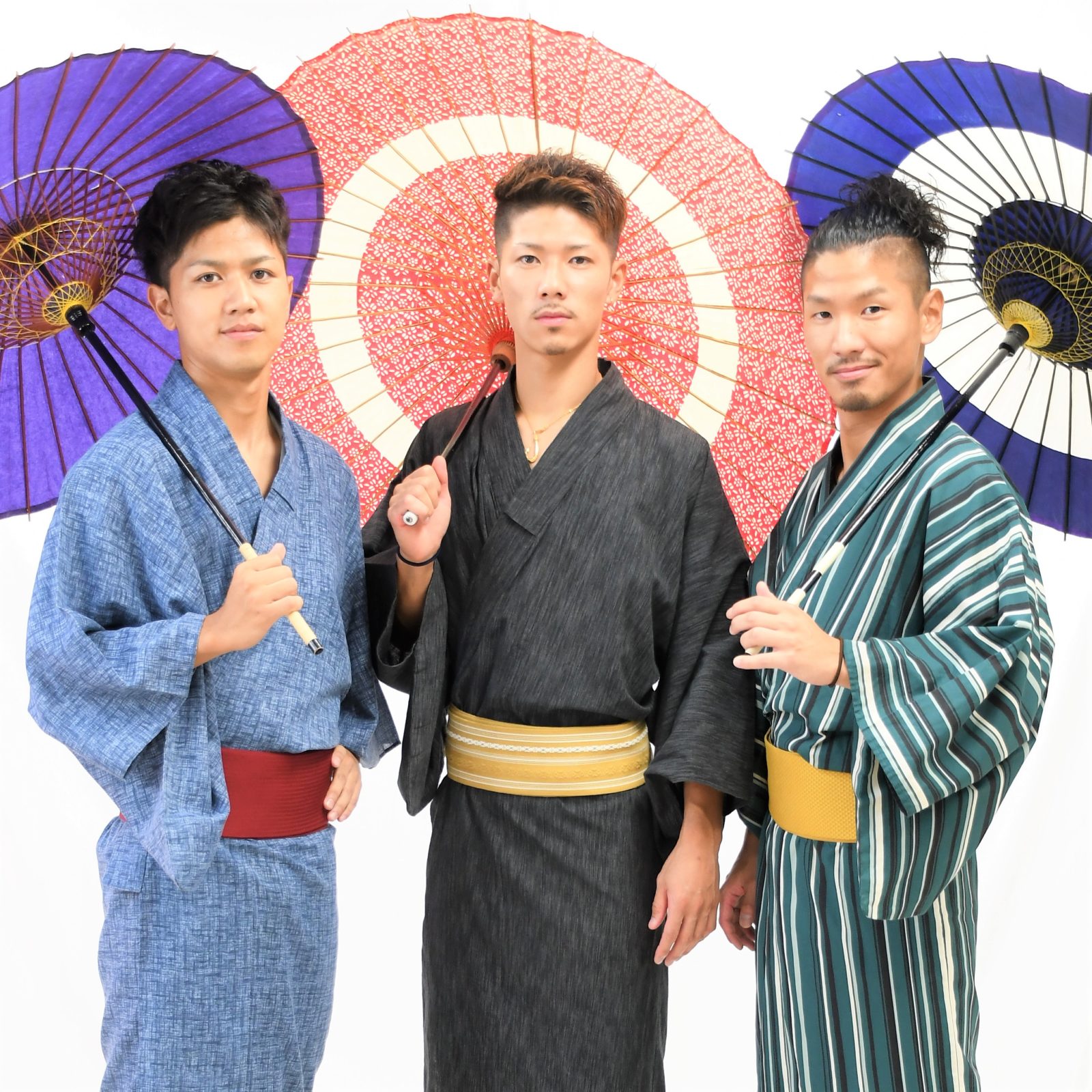 広島から大吉に遊びに来てくれたイケメン男子3人 みんなそれぞれメンズ浴衣をカッコ良く着こなしてくれましたぁ 浅草着物レンタル 格安 1 0 は大吉だけ